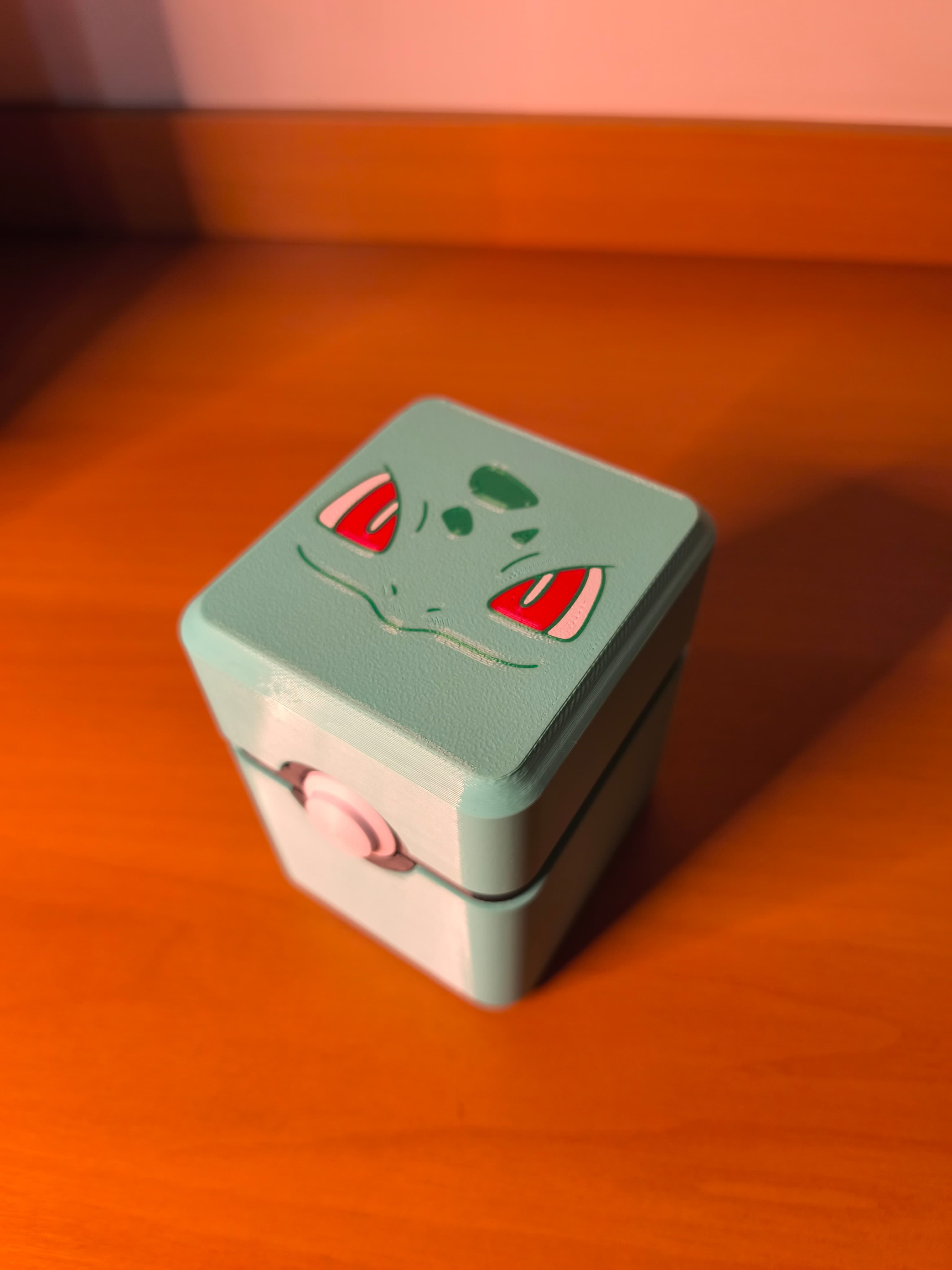 Pokémon Deck Box Bulbasaur - 100 Cartas com Sleeves