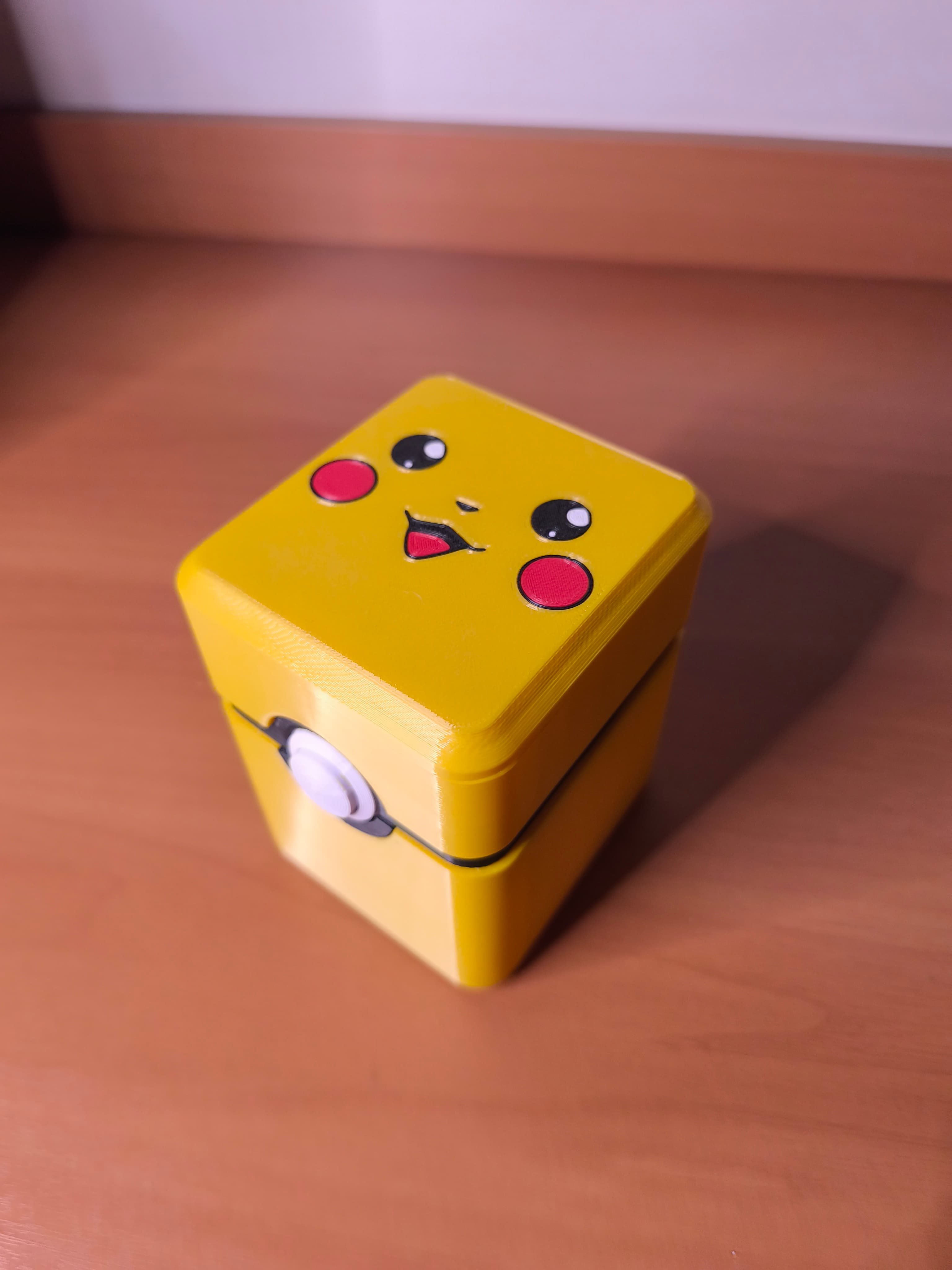 Pokémon Deck Box Pikachu - 100 Cartas com Sleeves