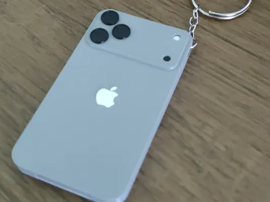 Chaveiro Iphone + Abridor de Lata